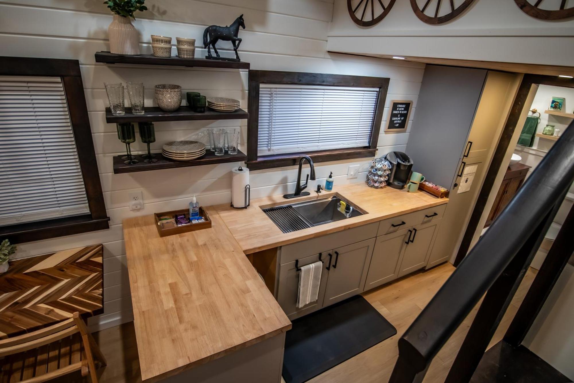 Unique Tiny Home Minutes From Downtown Елленсберґ Екстер'єр фото